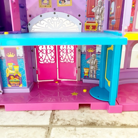 Dora the Explorer Castle nearly 2 feet tall 7 room Secret Door - Picture 9 of 13